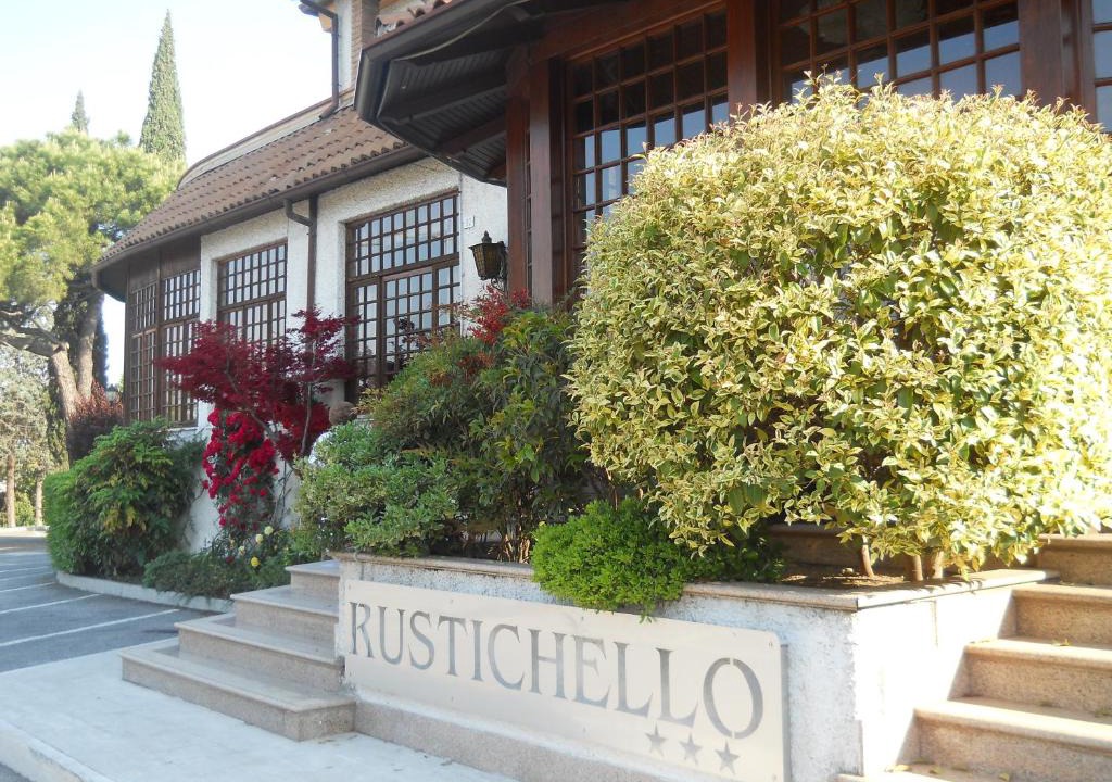 Lonato del Garda Hotel | Hotel Il Rustichello