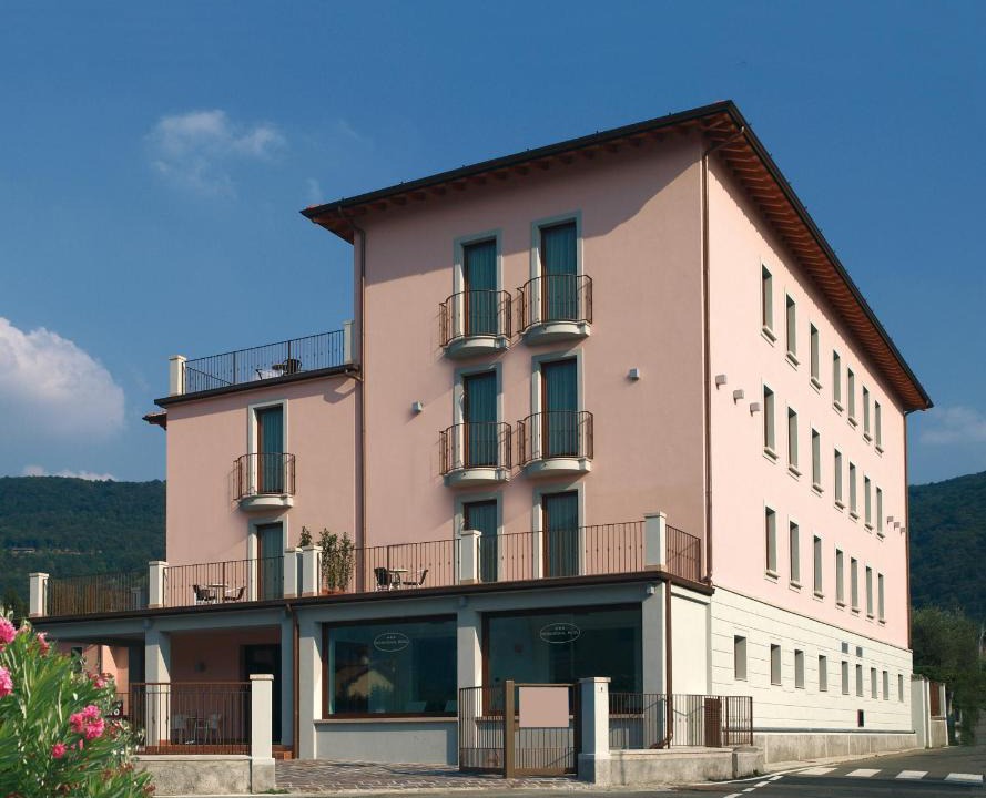 Iseo Hotel | International Hotel
