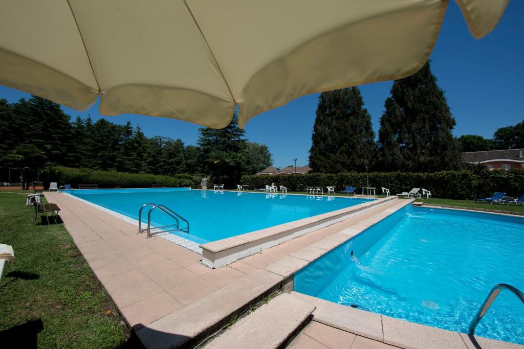 Ispra House | Ispra Villa Sleeps 6 Pool