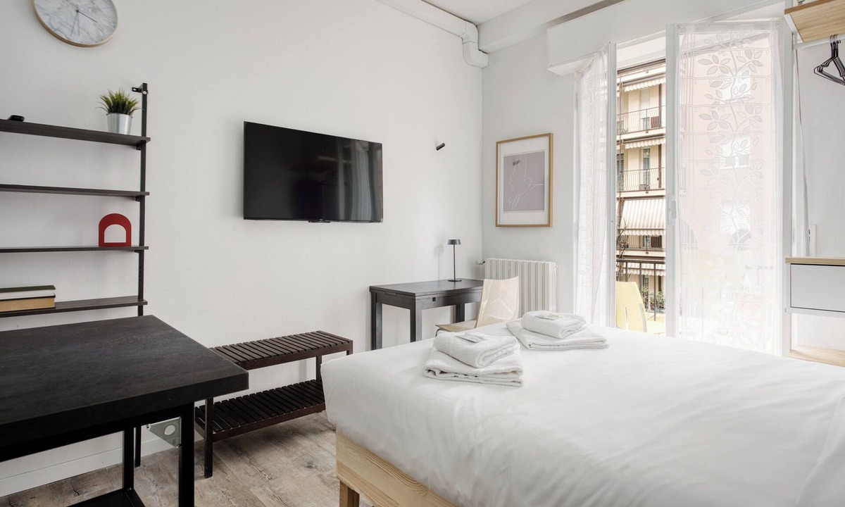 Dergano Apartment | JOIVY Elegant Double Studios near Subway Station