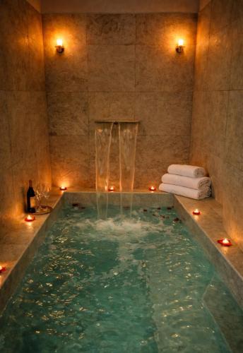 Alberobello Villa | LUXUITE Villa con Piscina e sauna o villa con jacuzzi e doccia emozionale