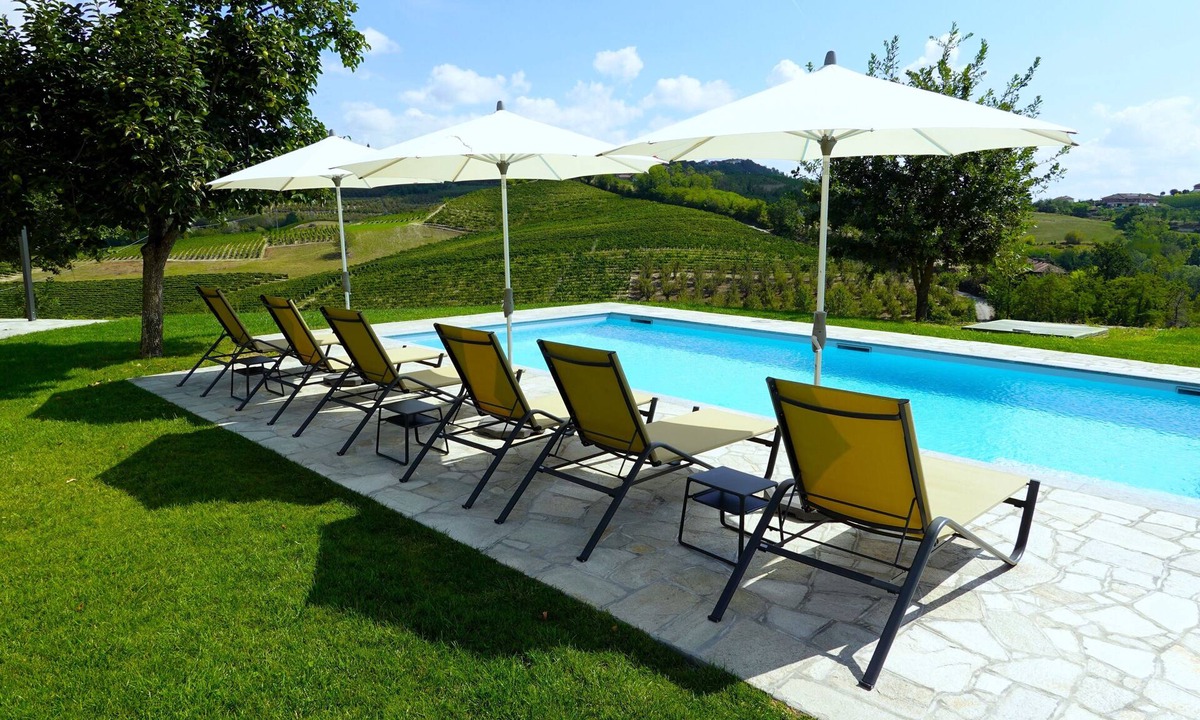 Castagnole delle Lanze House | Luxury home with pool and spectecular views