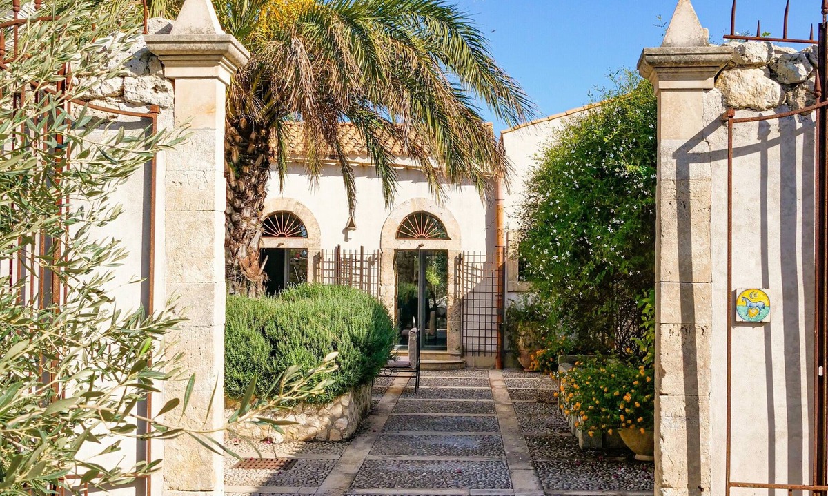 Noto Historic Centre Villa | Luxury Villa with service