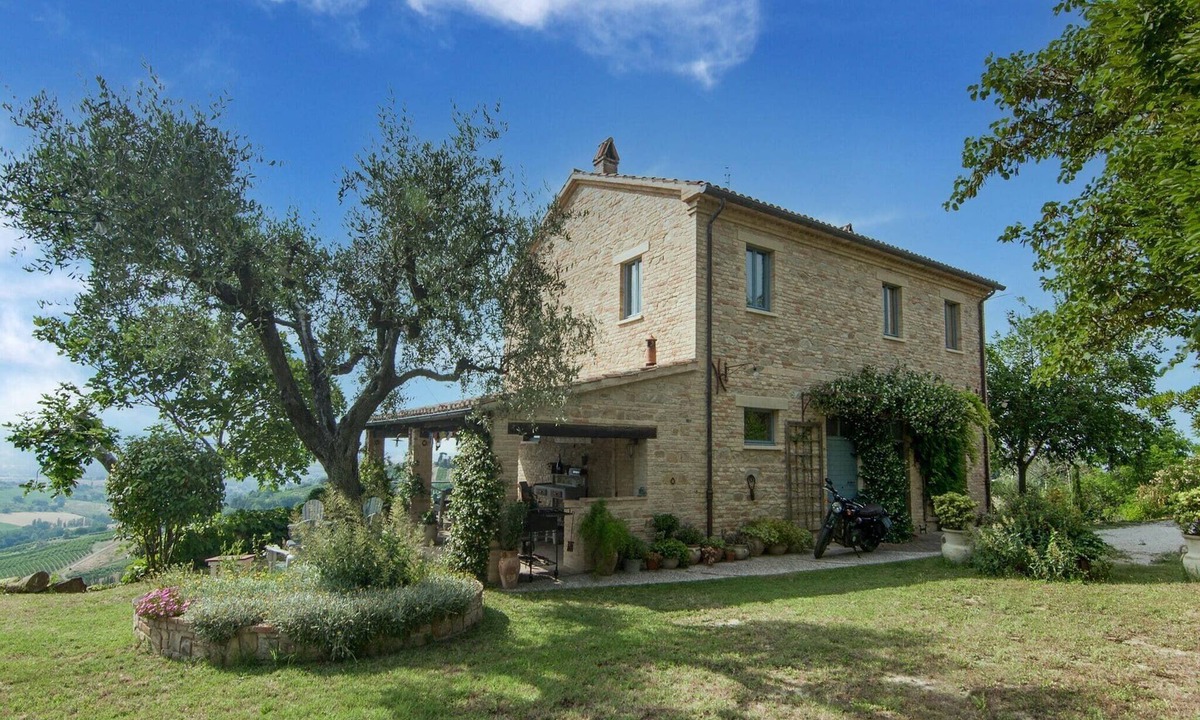 San Angelo Villa | Mansion in Vallefoglia with Pool and Panorama