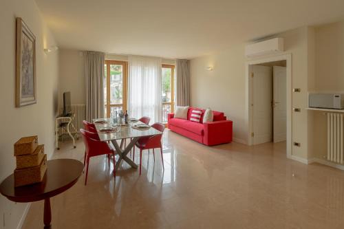 Lovere Apartment | Mini Ernesto