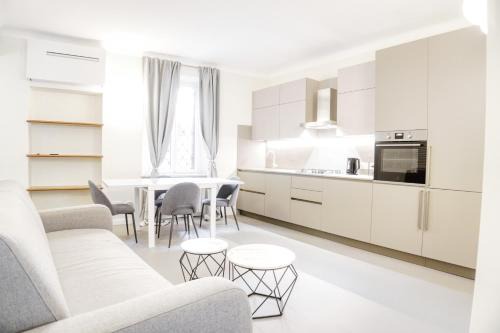 Tricolore Apartment | Monforte Premium Apartment - Steps from San Babila