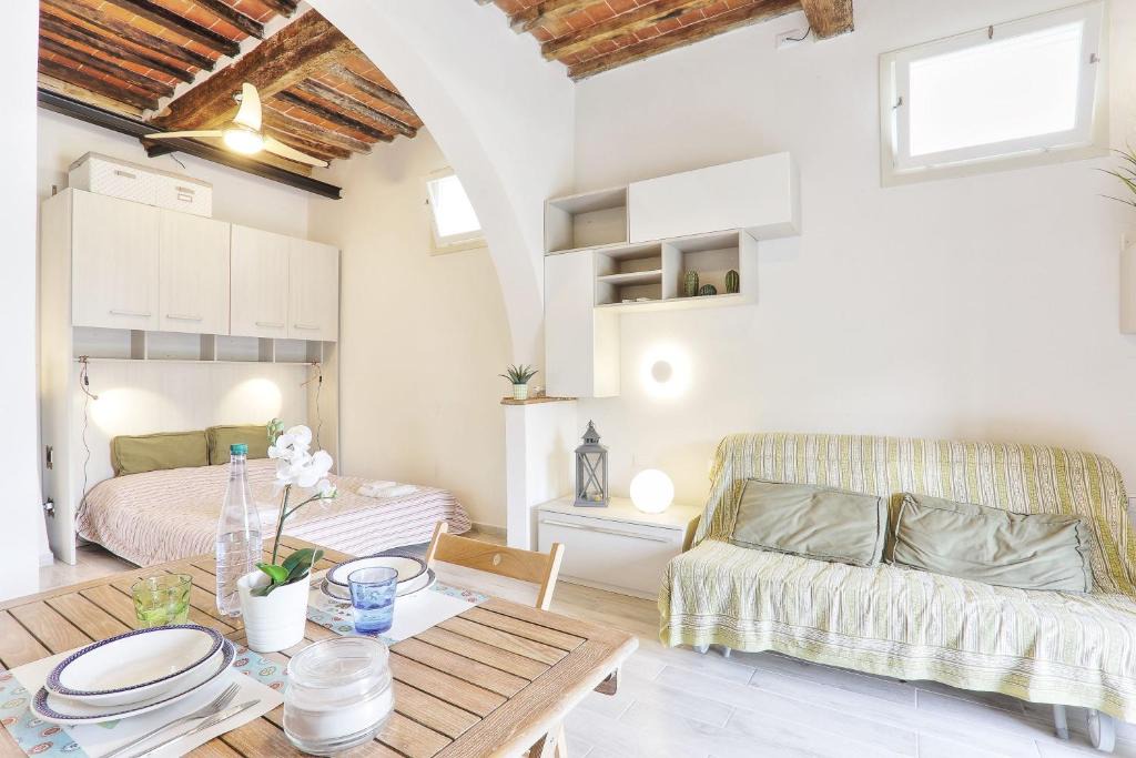 Capoliveri Apartment | Monolocale in villa d'epoca