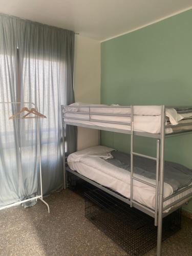 Villa San Giovanni Hostel | MRHostel Milano