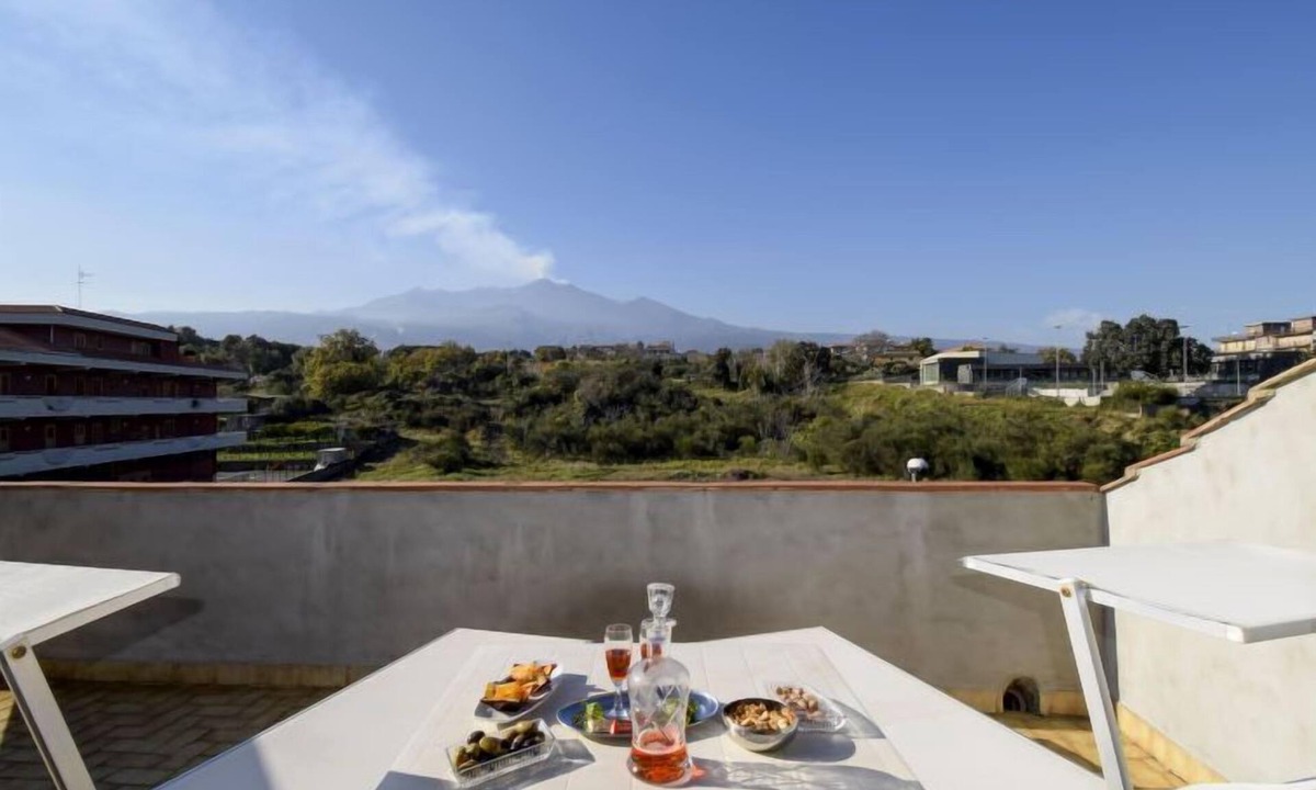 Archi Apartment | New Etna view by Interhome