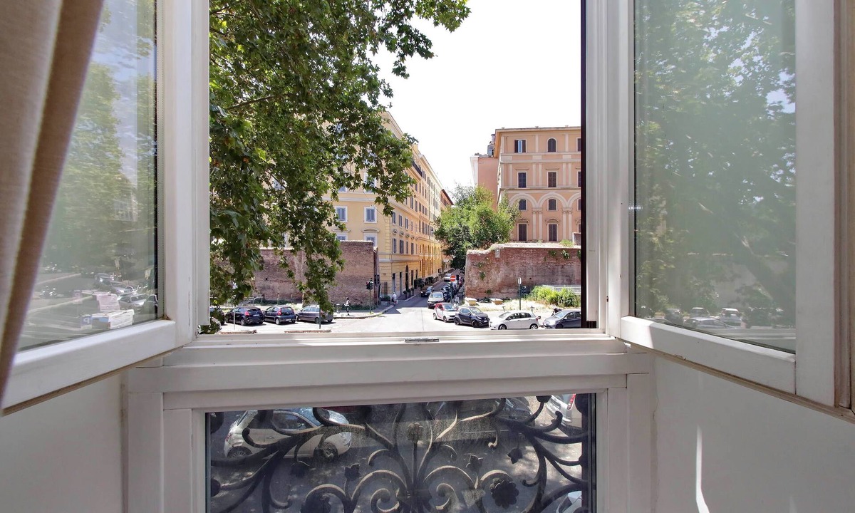Salario House | New Moon