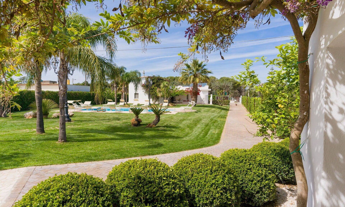 San Vito dei Normanni Villa | Nice apartment in villa for 7 guests with pool, A/C, WIFI and veranda, close to Ostuni