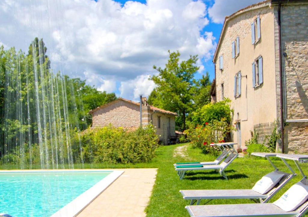 Acqualagna House | Peaceful Holiday Home in Acqualagna with Swimming Pool