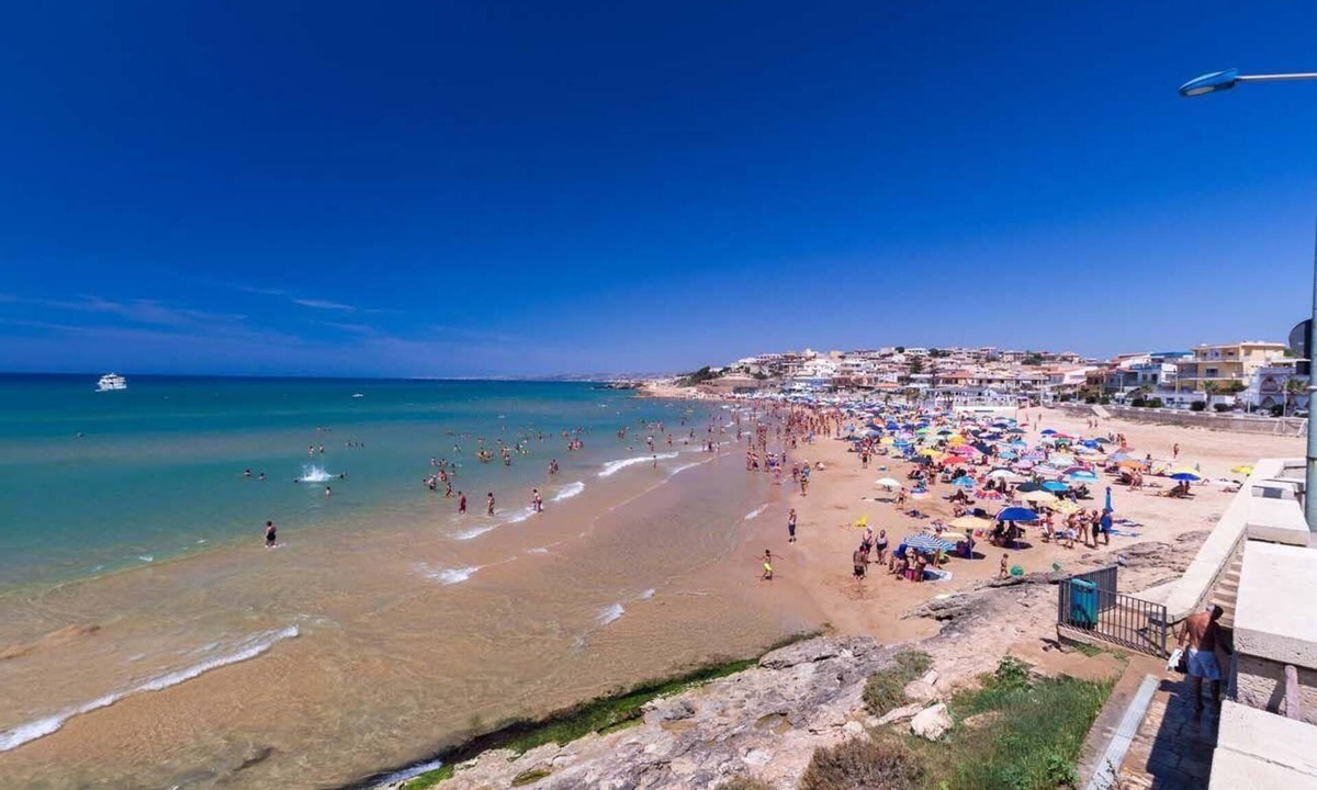 Cava dʼAliga House | Poseidone, seaside villa with panoramic terrace