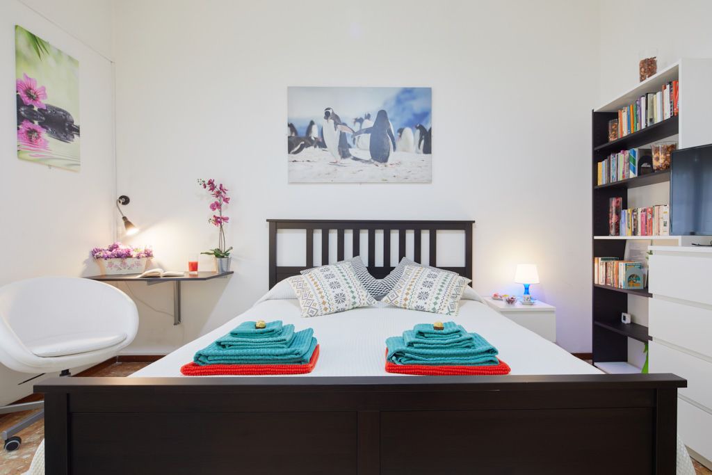 San Leonardo Apartment | Private double room in Parma by Raffaella