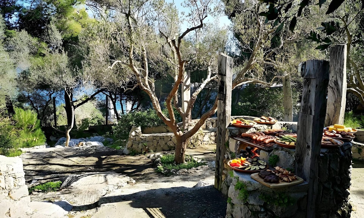 Castro Marina Ski Chalet | Private sea access garden house (house C)