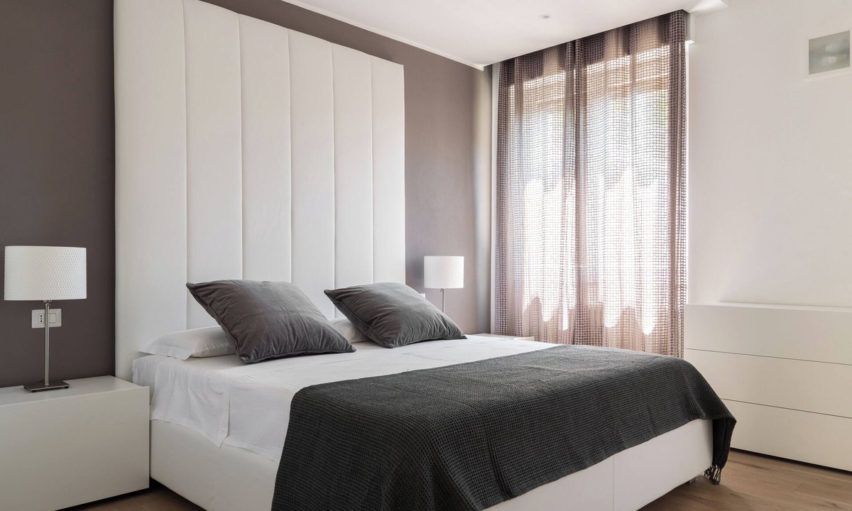 Como Apartment | Pure White