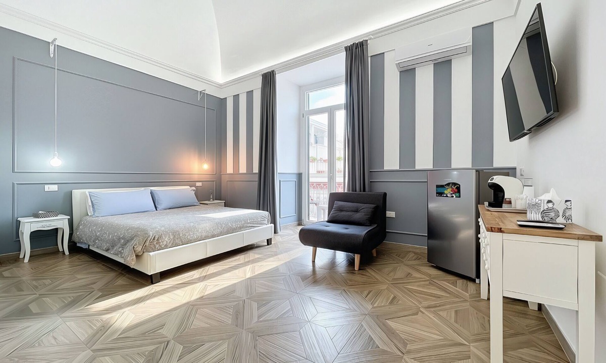 Manfredonia Bed & Breakfast | Queen Room 'Orchidea Celeste' with Sea View, Wi-Fi, and Air Conditioning