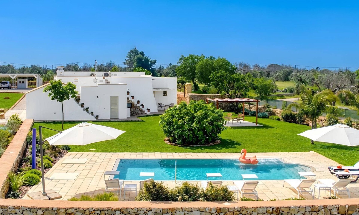 Ugento Villa | Quiet countryside mansion with large pool & garden