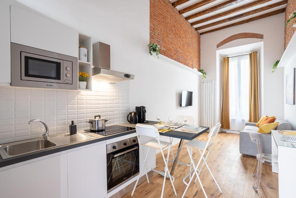 San Marco Apartment | Rent Apartment - Duomo Brera - Elegant Suite in Design District