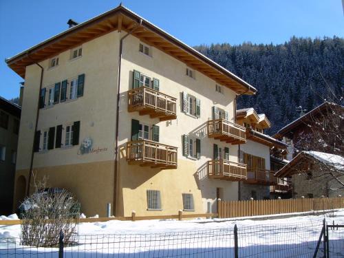 Pellizzano Apartment | Residence Ca' Delle Margherite