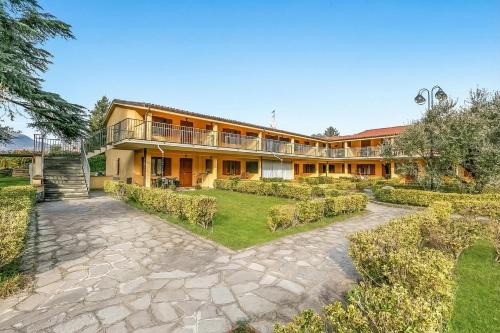 Sensole Apartment | Residence La Perla with Shared Pool
