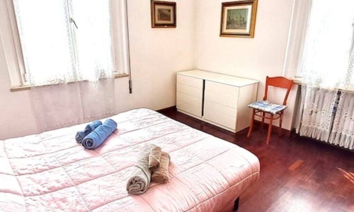 Lugo Apartment | Romana Apartment - Spacious with Separate Entrance and Private Parking