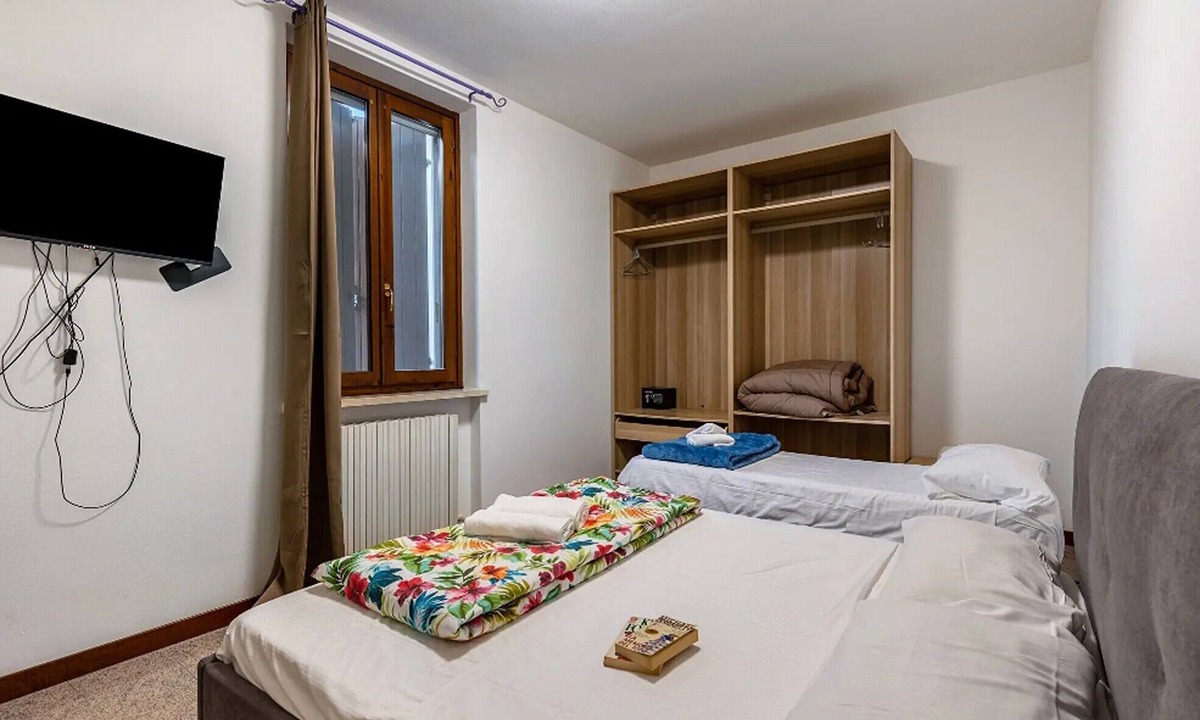 Pizzoletta Apartment | Room 'Camera Tripla Basic' with Shared Terrace, Wi-Fi and Air Conditioning