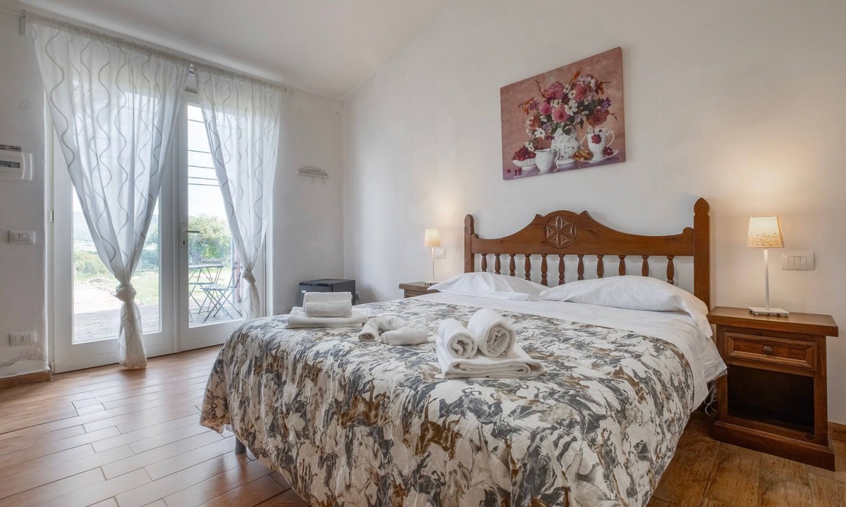 Manciano Apartment | Room 'Timo' with Shared Pool, Wi-Fi and Air Conditioning