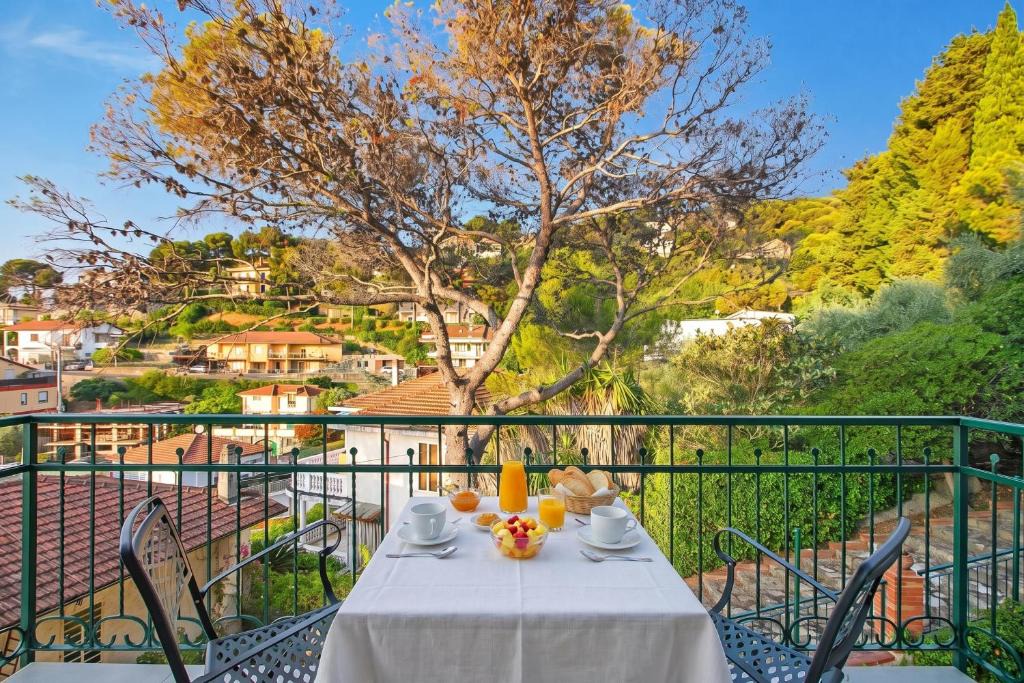Marina di Andora Apartment | Seaview Pool Retreat - Il Poggio