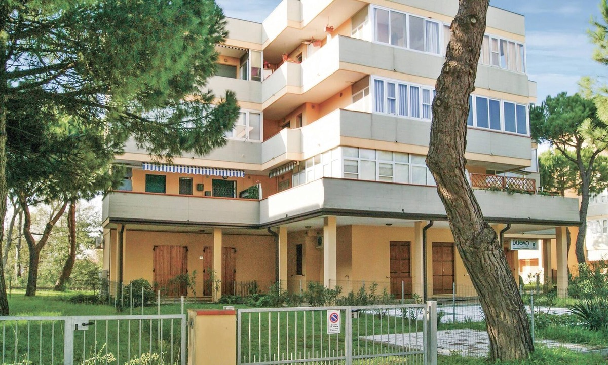 Porto Garibaldi Apartment | Simple and practical apartment in a property with elevator in the center of Porto Garibaldi.