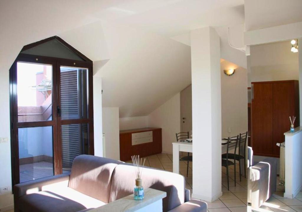 Melzo Apartment | Skyline Penthouse with AC