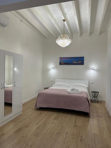 San Lorenzo Apartment | Sofia Florence Apartment