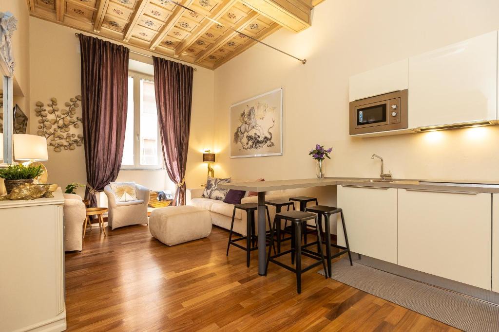 Rione IV Campo Marzio Apartment | Spanish Steps Exclusive Rental in Rome