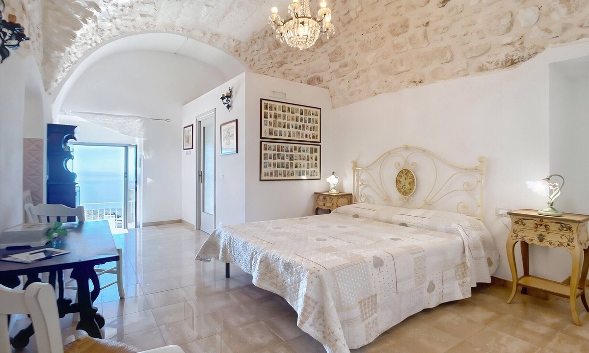 Monte Sant'Angelo Apartment | Studio 'Al Torrione 1' with Sea View and Air Conditioning