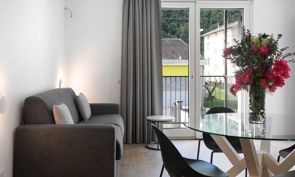 Valtellina Apartment | Studio Apartment 'Relais Betty App I Bugli 1' with Mountain View, Wi-Fi and Air Conditioning