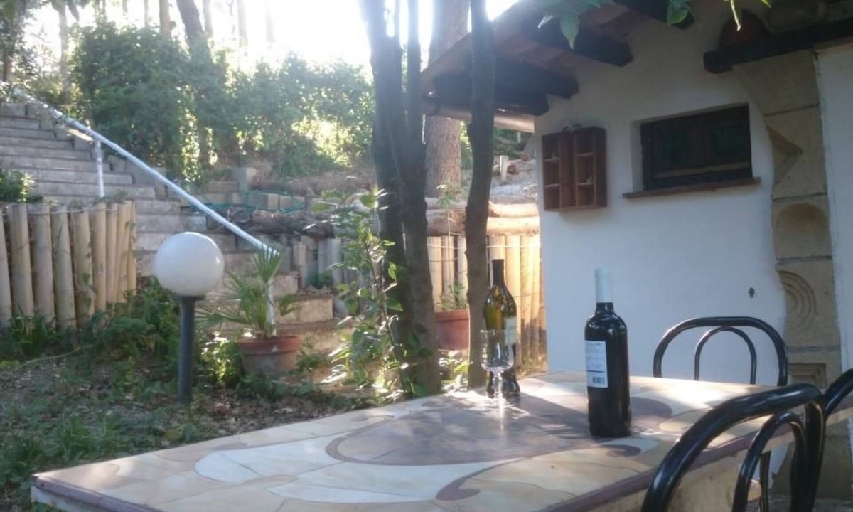 Borgo della Consolazione Apartment | Studio BUBO - Pool - Ausblick- Kunst by Interhome