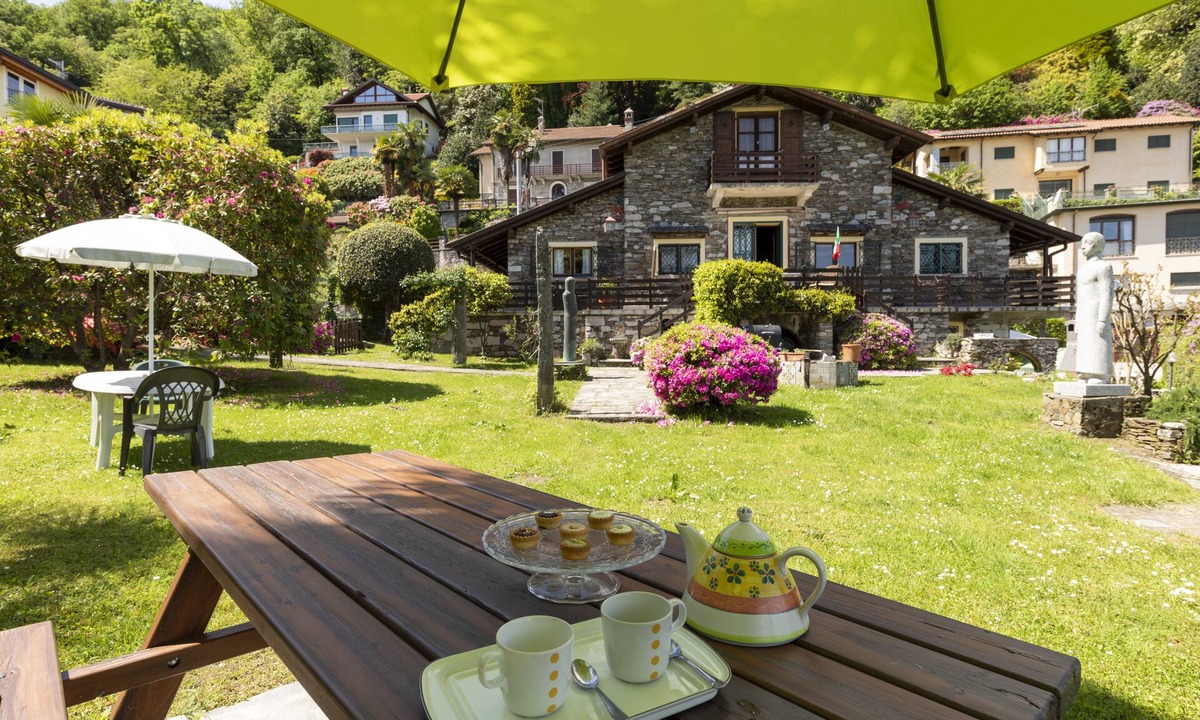 Carciano Ski Chalet | Studio in a chalet with lake view Stresa