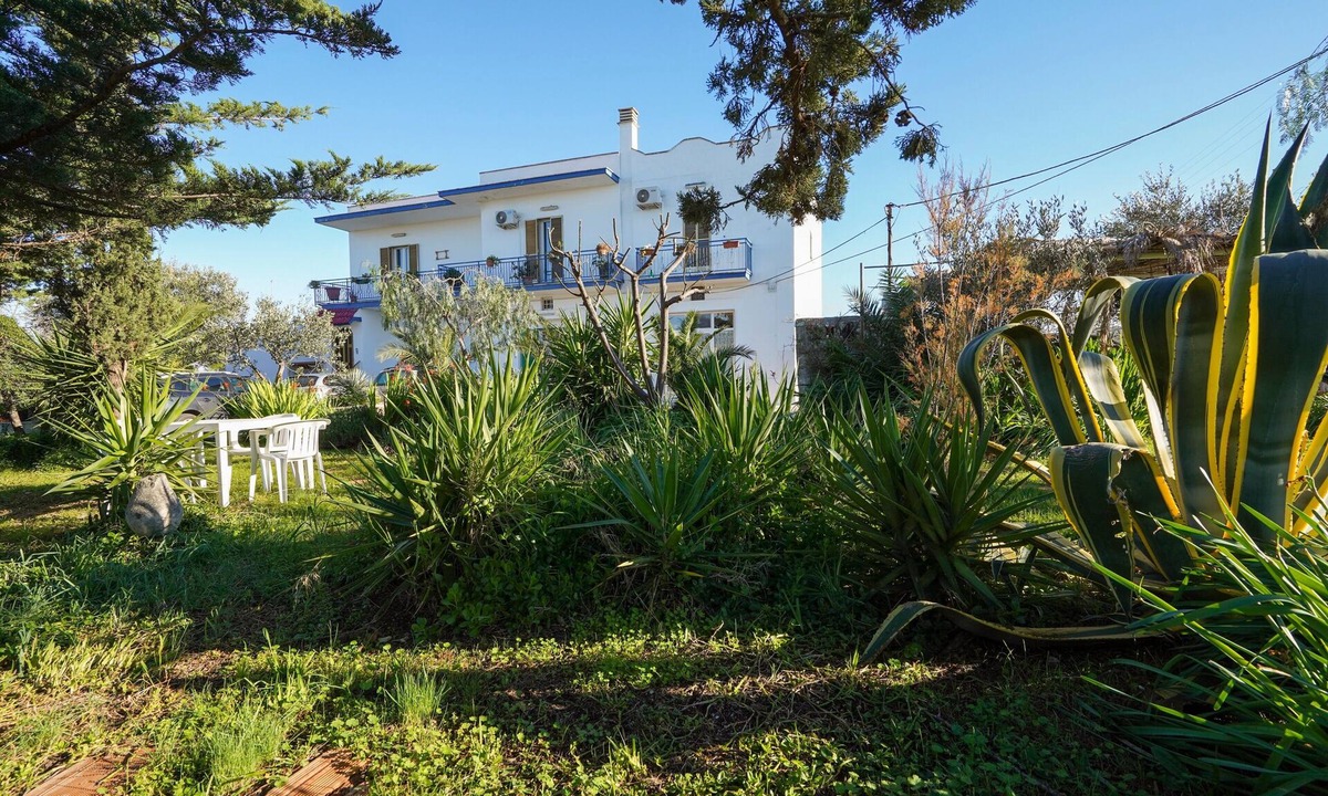 L'Assunta Apartment | Studio "La Casa Di Marta" with Shared Garden and Wi-Fi