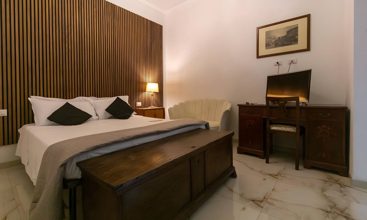 Lecco Apartment | 'Studio with Terrace Chagall' with Terrace and Air Conditioning