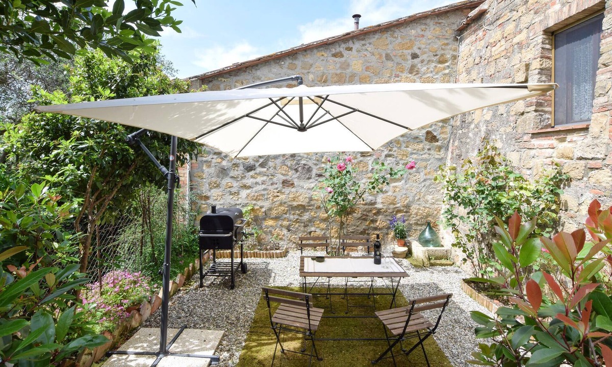 Monticchiello Apartment | Stunning apartment in Monticchiello with WiFi