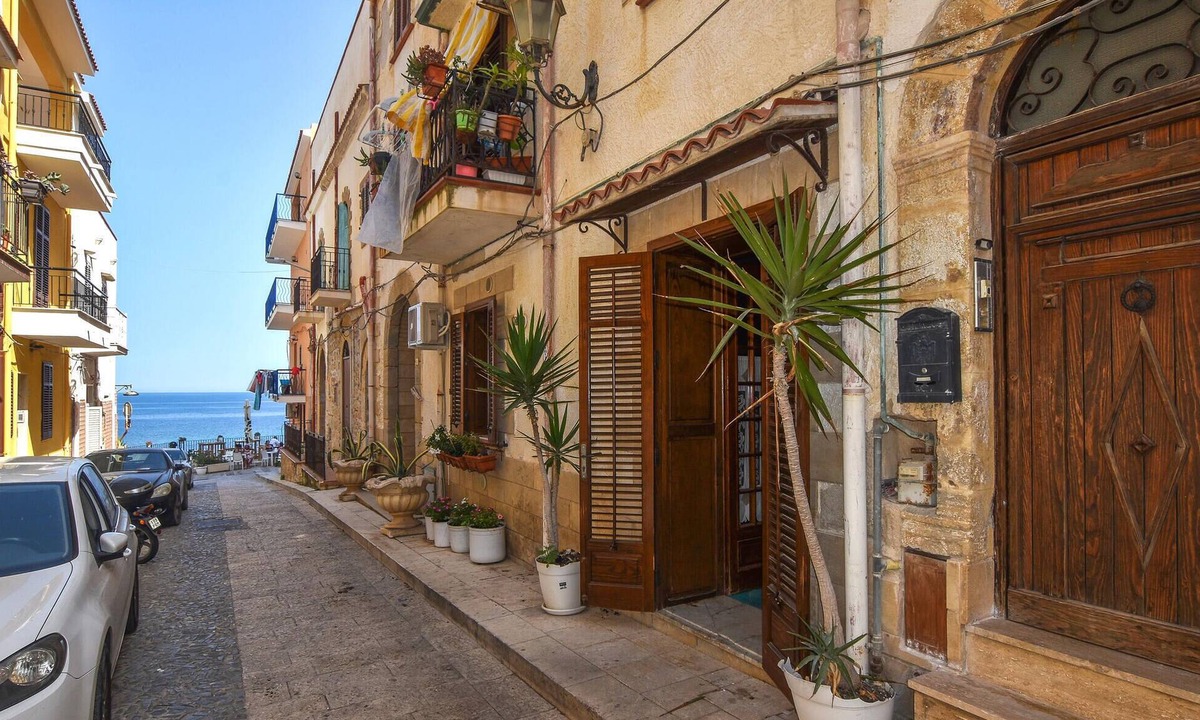 Trappeto Apartment | Stunning apartment in Trappeto with WiFi