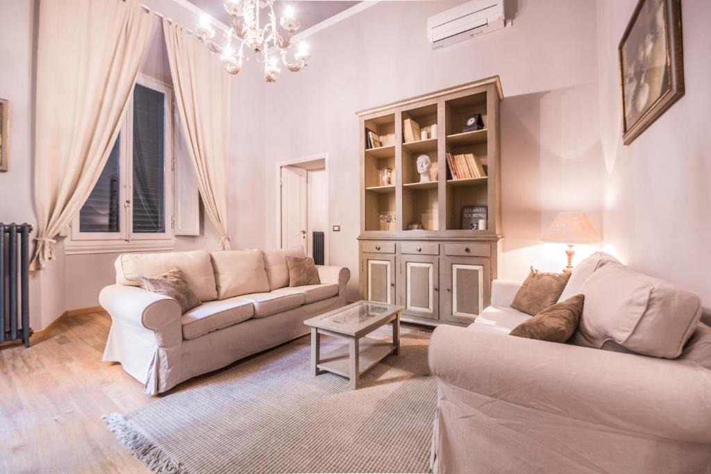 Duomo Apartment | Stunning Apt 5min Walk to Duomo