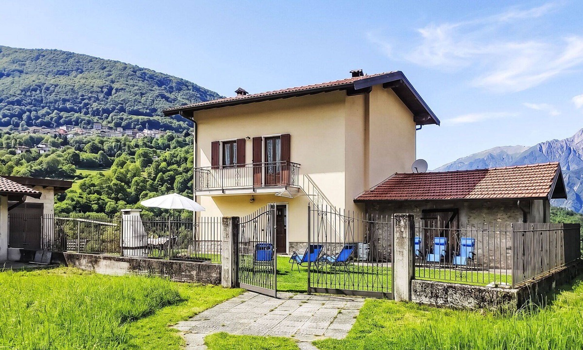 Laino House | Stunning private villa for 6 people with WIFI, TV, patio, pets allowed and panoramic view