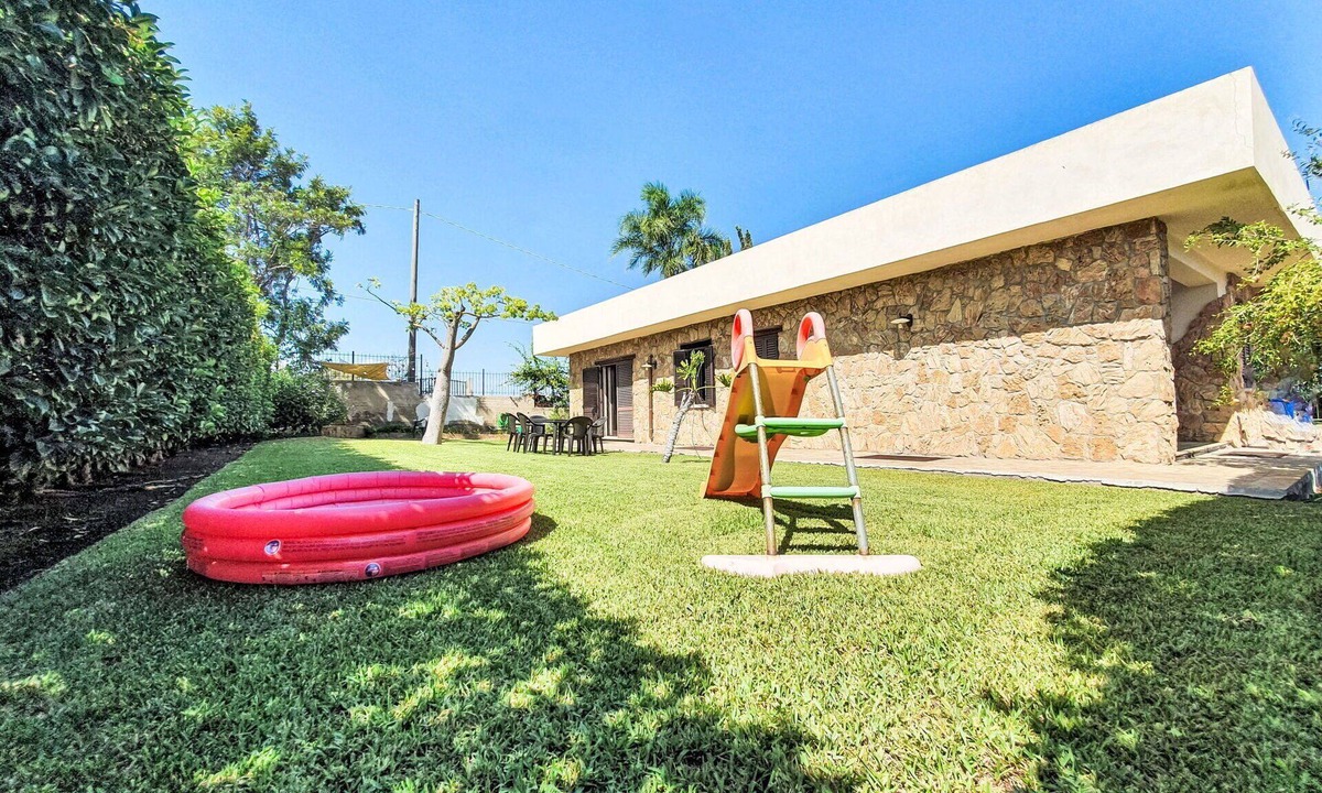 Brucoli House | Stunning villa for 6 guests with WIFI, A/C and terrace