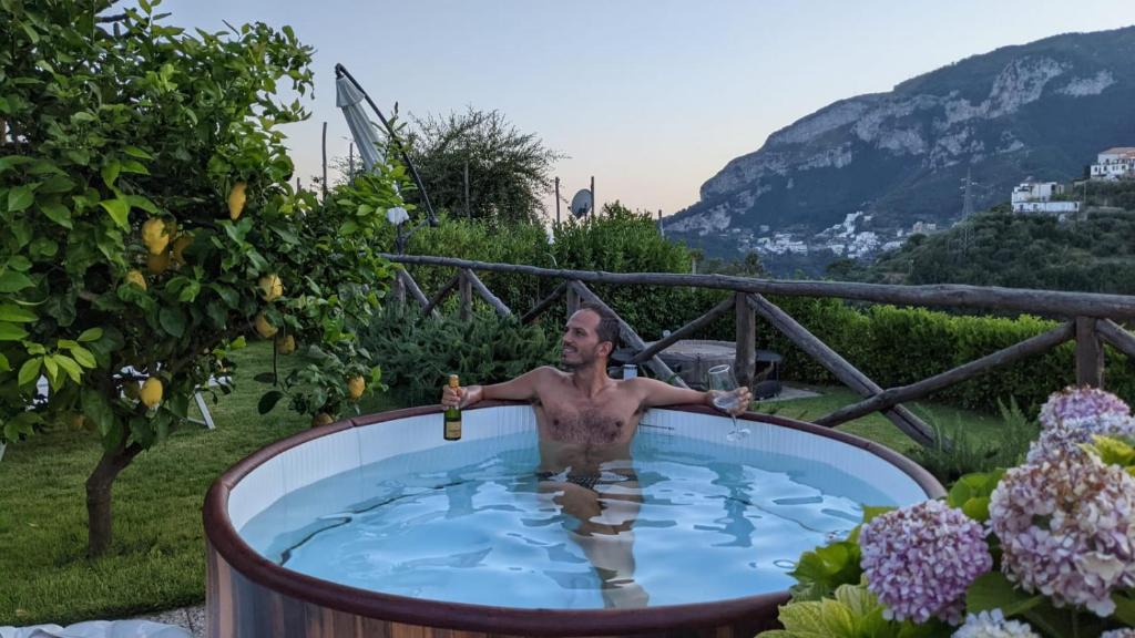 Ravello House | Suite Lia - Private Room with garden and tub close to Villa Eva e Cimbrone, Ravello