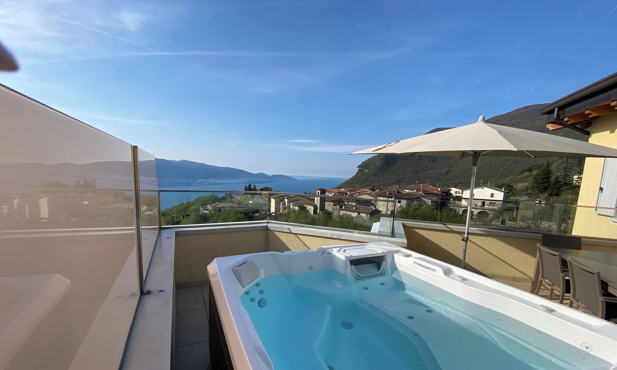 Aer Apartment | Suite with hydromassage, 6 beds, breathtaking lake view, swimming pool