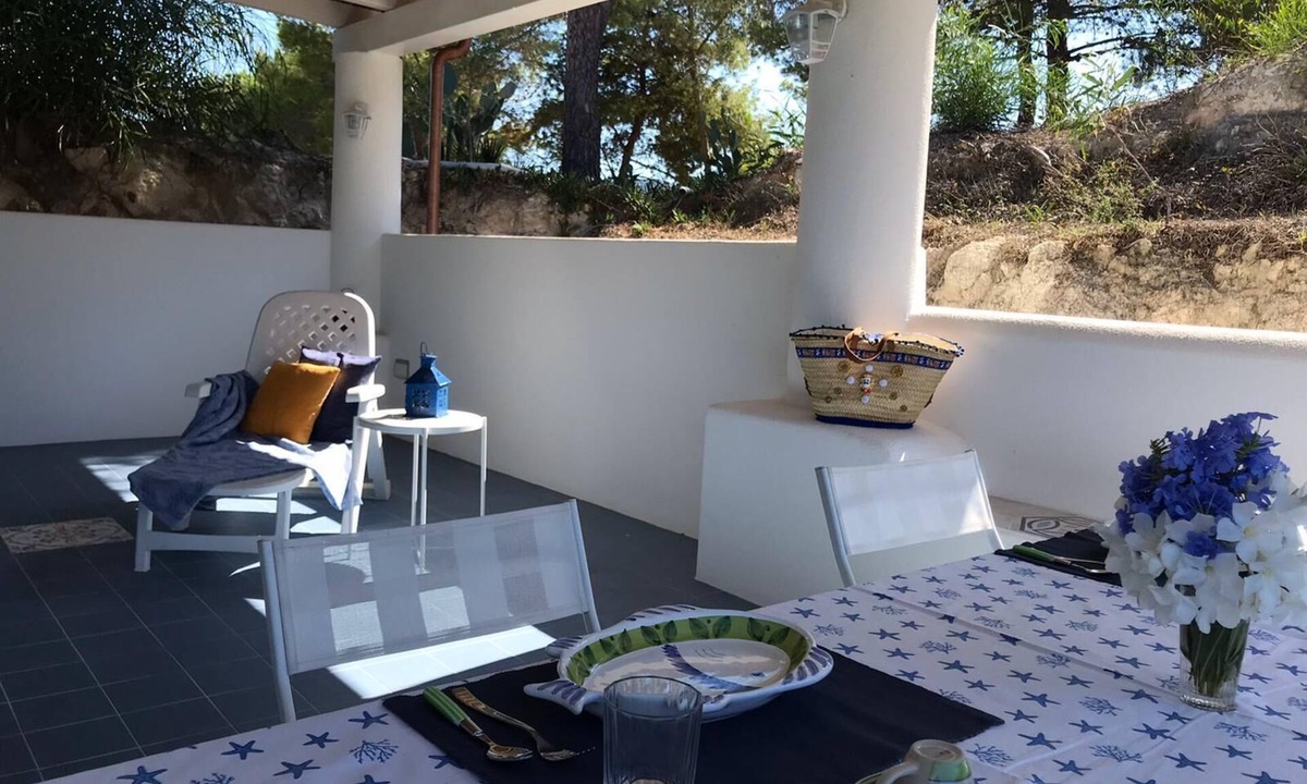 Vulcanello House | THE ABODE OF THE CAPER -LA DIMORA DEL CAPPERO