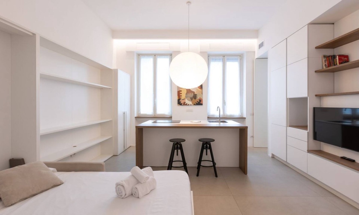 Stadera Apartment | The studio flat located in Viale Giovanni da Cermenate 54, Milan, is an elegant and modern space on the mezzanine floor, perfect for accommodating 1 to 2 people.The room is bright and well furnished, with a contemporary design that creates a cosy and fun