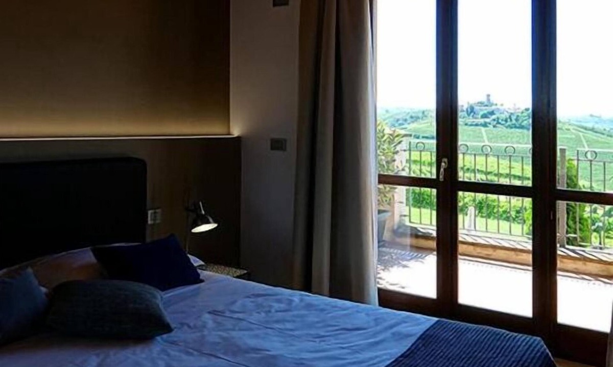 Serralunga d'Alba Hotel | Tota Virginia Antico Podere
