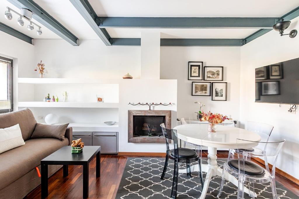 Segnano Apartment | Two-Level Milan Home Ca Granda